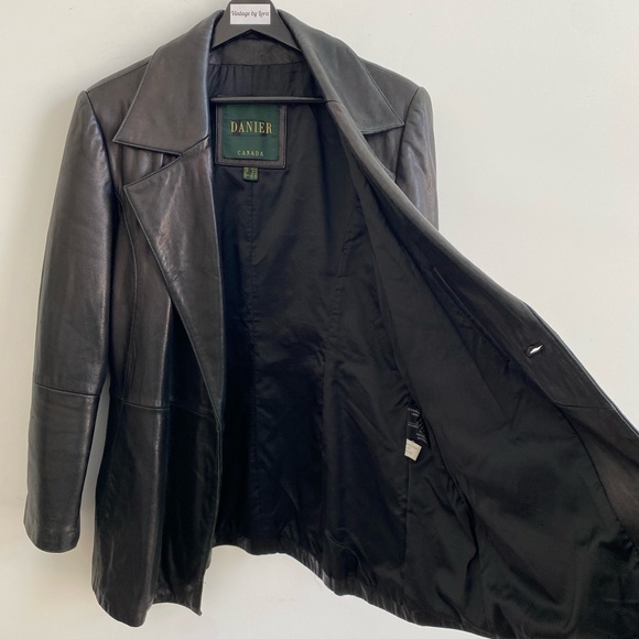 Danier Women's Classic Black Leather Jacket - Picture 6 of 7